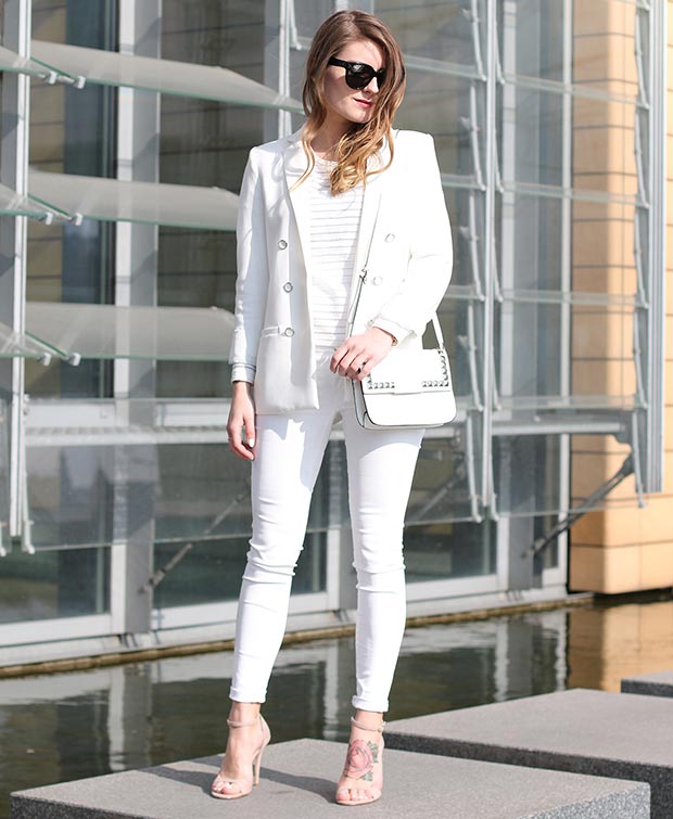4 White-Blazer-and-Jeans-Outfit.jpg
